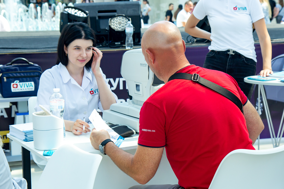 some alt: car some alt: car