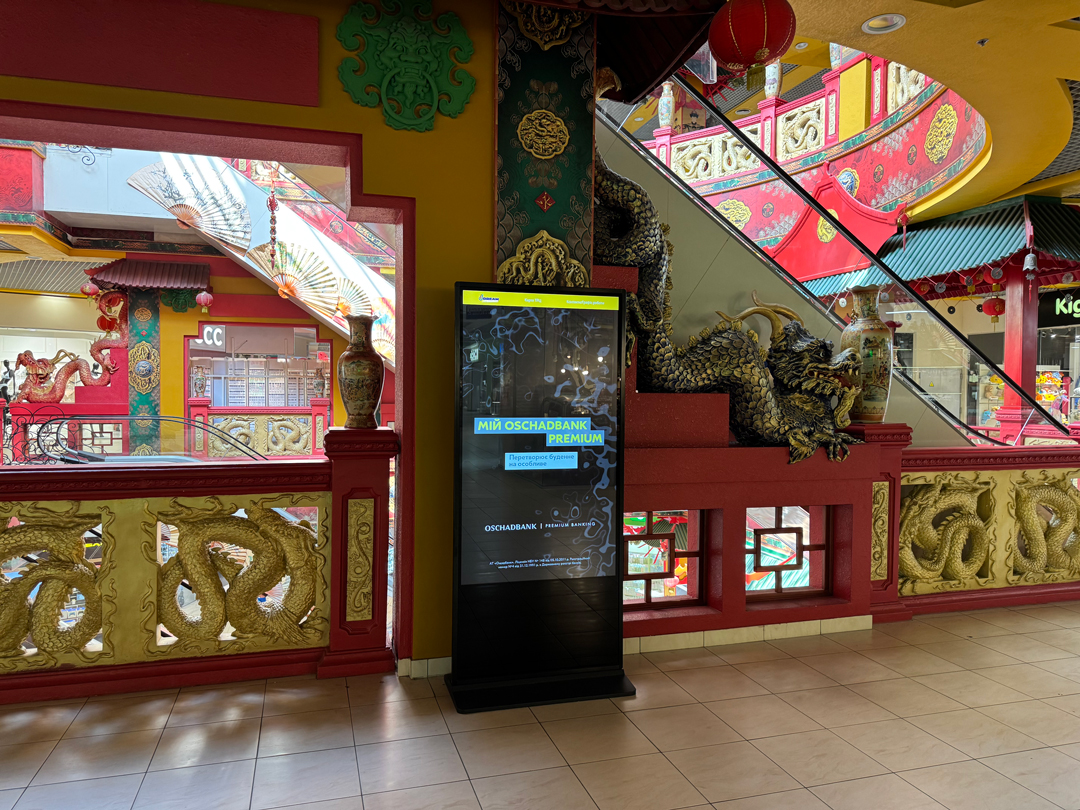 some alt: car some alt: car