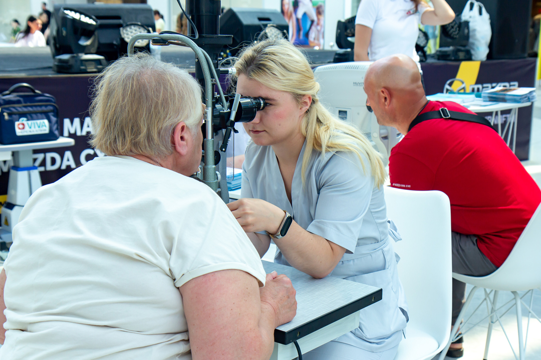 some alt: car some alt: car