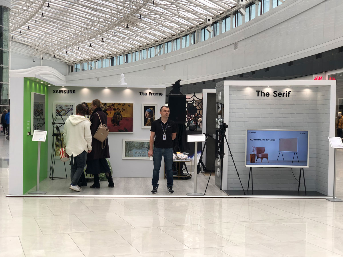 some alt: car some alt: car