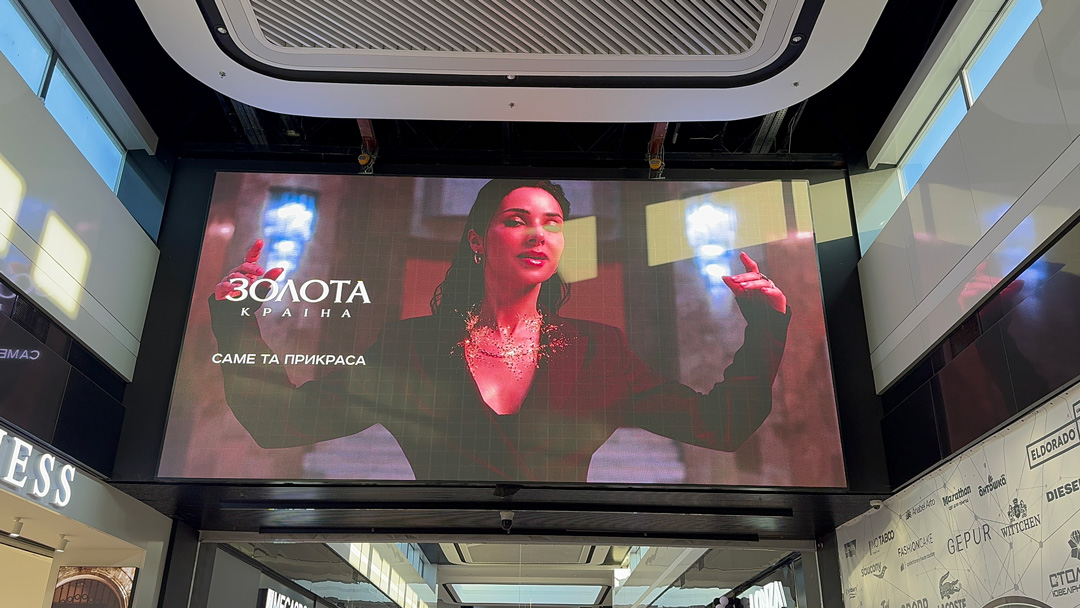 some alt: car some alt: car