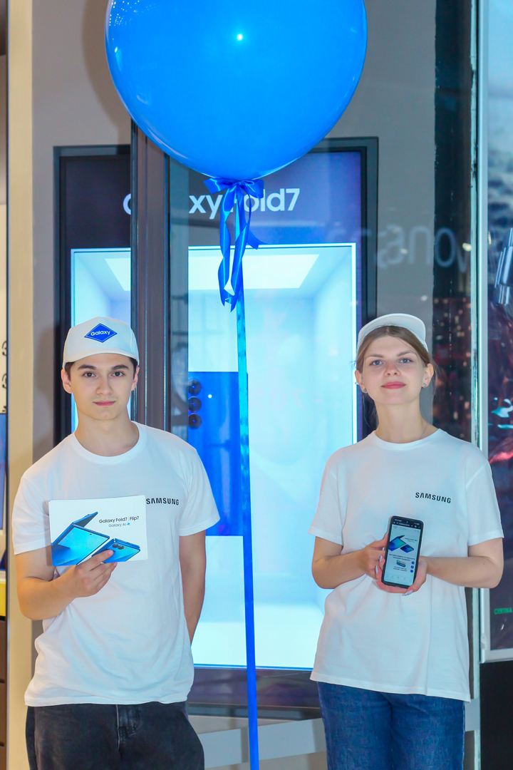 some alt: car some alt: car