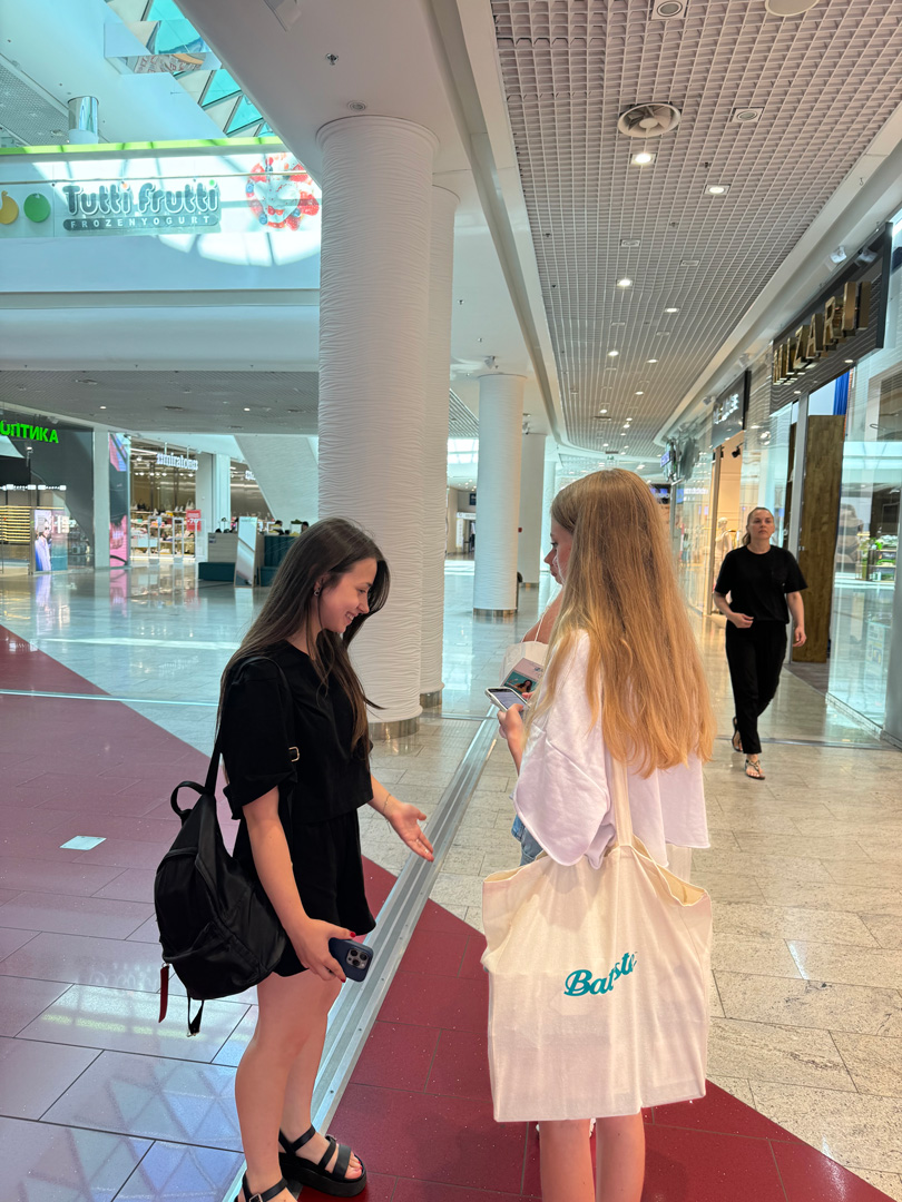 some alt: car some alt: car