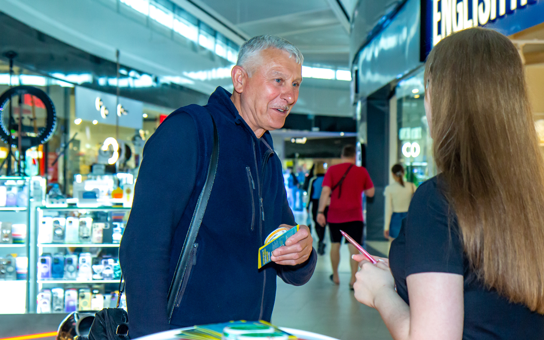 some alt: car some alt: car