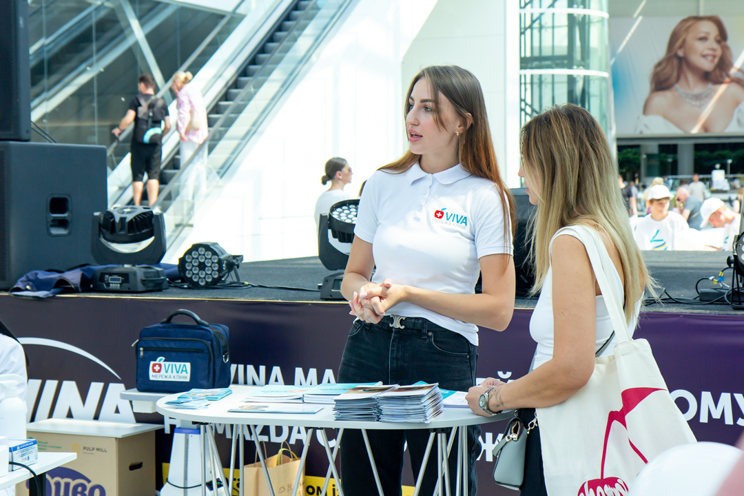 some alt: car some alt: car