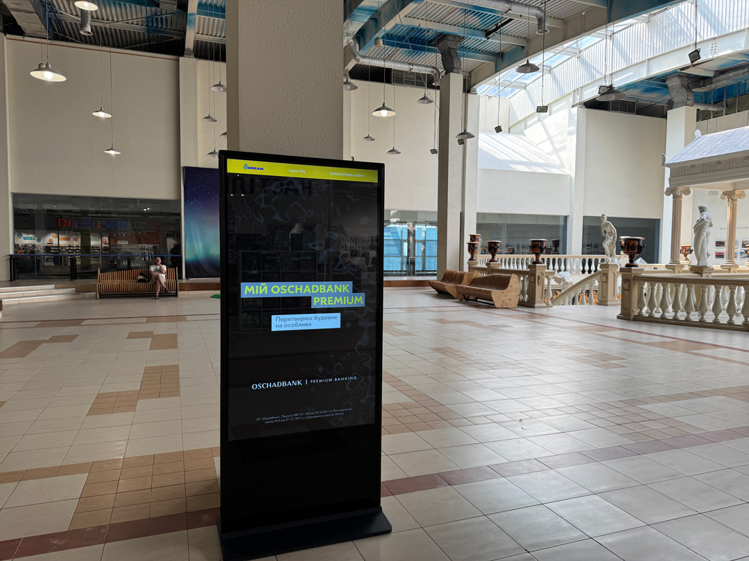 some alt: car some alt: car