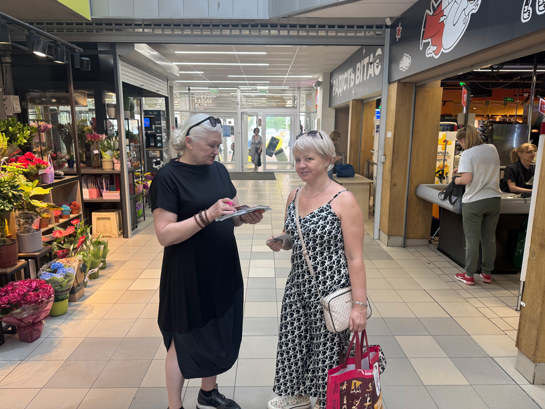 some alt: car some alt: car