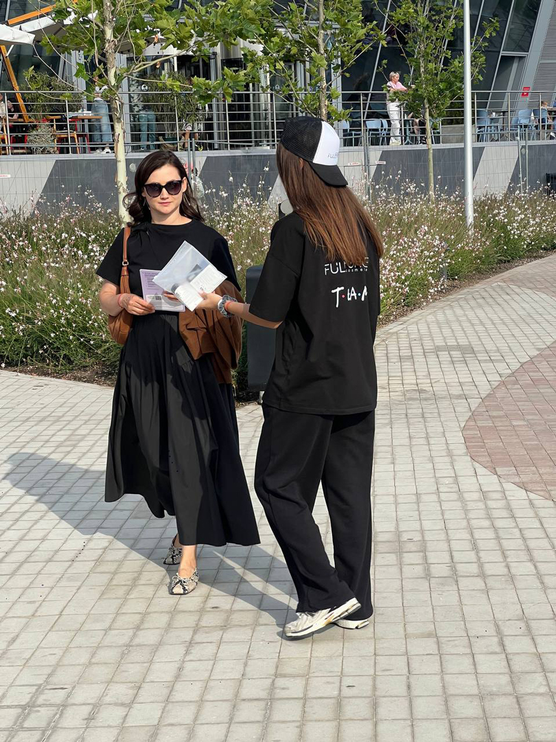 some alt: car some alt: car