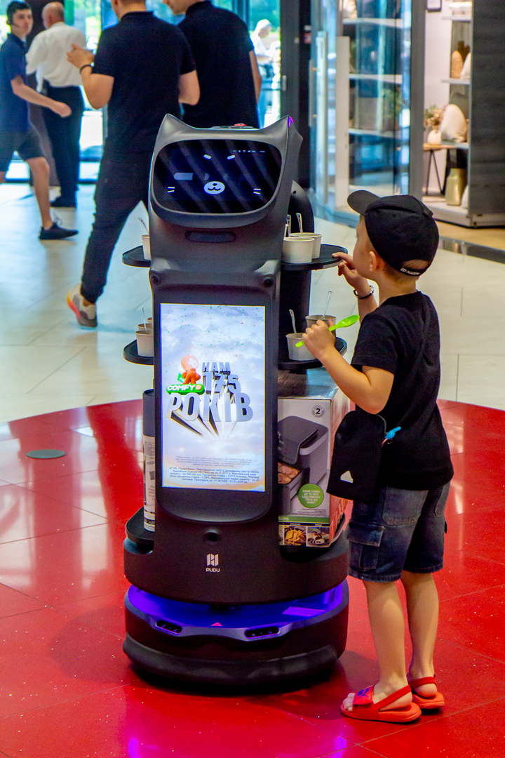 some alt: car some alt: car