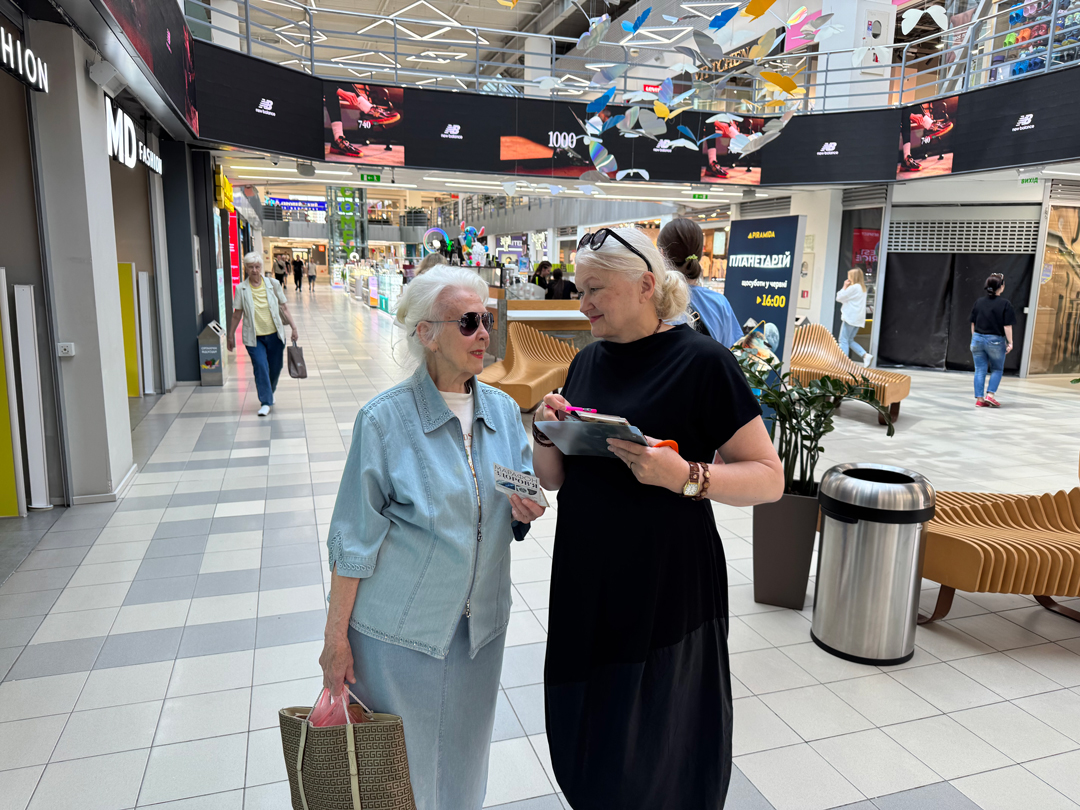 some alt: car some alt: car