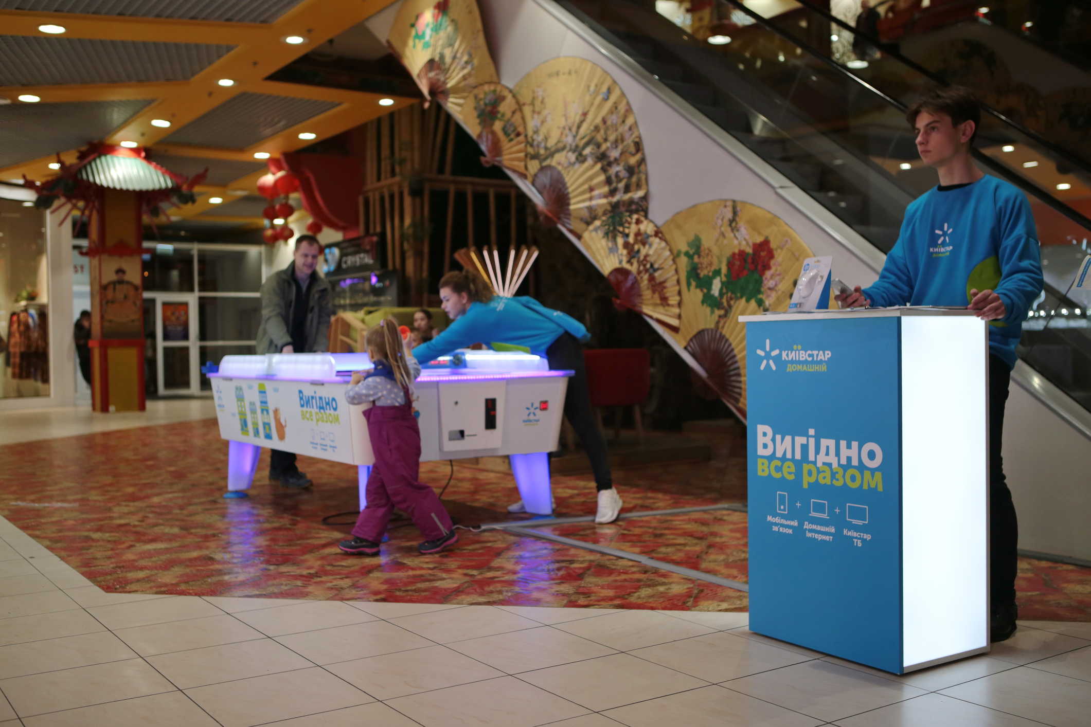 some alt: car some alt: car